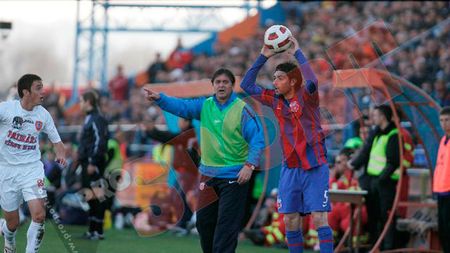 Improvizații pentru meciul cu CFR!** Vezi ce cuplu inedit de închizători va folosi Lăcătuș în derby!