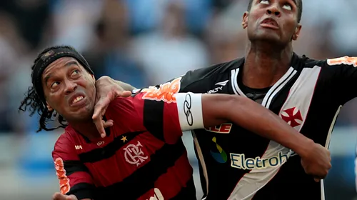 Le-a tras fermoarul! Ronaldinho a ieșit din nou la rampă cu două driblinguri de SENZAȚIE!** VIDEO