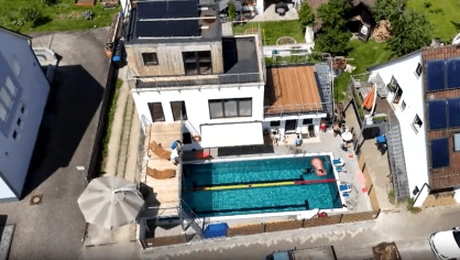 Un pensionar și-a construit o piscină în curte și este deschisă publicului pentru o taxă modică: „Nu a existat niciodată un astfel de proiect”