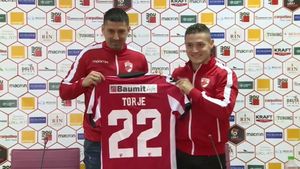 EXCLUSIV | "Din dragoste pentru Dinamo", dar și din lipsă de variante? Gabi Torje a așteptat până în ultima clipă o ofertă uriașă din Turcia și a ratat 35.000 de euro pe lună de la un adversar al FCSB din Europa League

