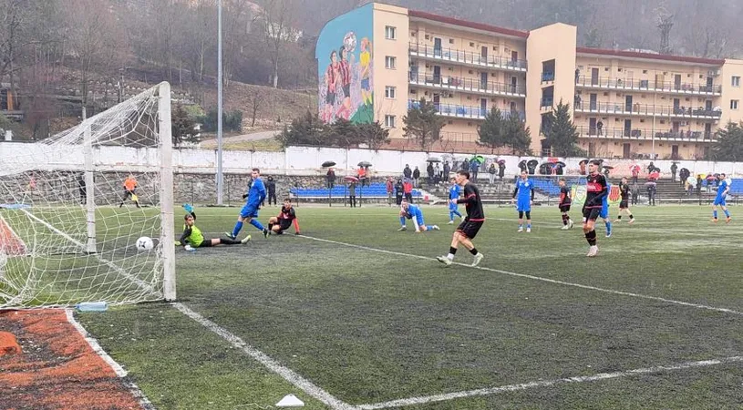 Flavius Stoican a testat doar juniorii în primul amical, iar cei mai buni tineri vor rămâne în lot pentru Liga 2: ”Vom analiza”