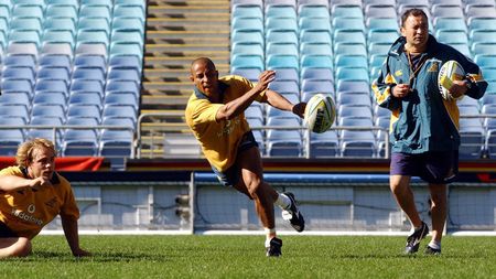 Selecționerul Japoniei, Eddie Jones, a fost spitalizat