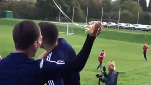 VIDEO | Jucătorii lui West Brom au aruncat cu ouă după juniorii echipei