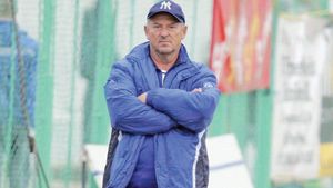 Dezvăluiri uluitoare despre "vechiul" Dinamo și  despre Mircea Lucescu:** "Spuneau scorul și la pauză!"