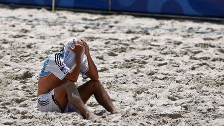 Românii nu au mai apucat să joace fotbal pe plaja din Moscova!** Cum au pierdut tricolorii un meci la "masa verde"