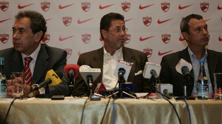 Dinu despre transferul lui Simao: "Nu știu de ce a fost cumpărat, Rednic a decis!"