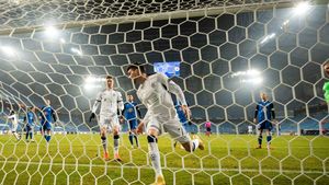 Ianis Hagi, gol ca în curtea școlii pentru Rangers, în Europa League! Românul, titularizat cu Lech Poznan