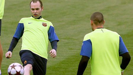 Iniesta, OUT o lună!**