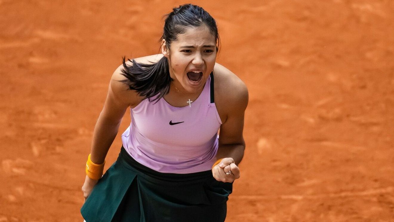 Emma Răducanu li se alătură Simonei Halep și Biancăi Andreescu în optimile de finală la Madrid! Ce urmează pentru cele trei jucătoare fantastice