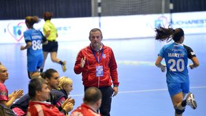 Bogdan Burcea și-a reziliat contractul cu Corona, iar din vară va prelua SCM Craiova. În Bănie va ajunge și liderul echipei brașovene, Cristina Zamfir