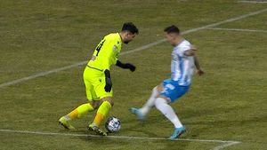 Thomas Chesneau a îngropat-o pe Dinamo! Gafe uriașe ale portarului francez în derby-ul cu Universitatea Craiova | VIDEO