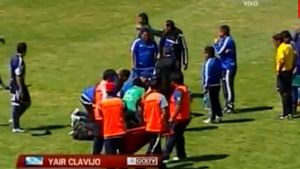 Un nou "episod negru" în fotbal! VIDEO Milioane de oameni au urmărit în direct cum un jucător își pierde viața pe teren