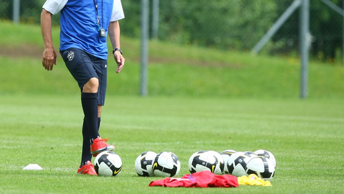 "Fără fani,** ADIO titlu!"