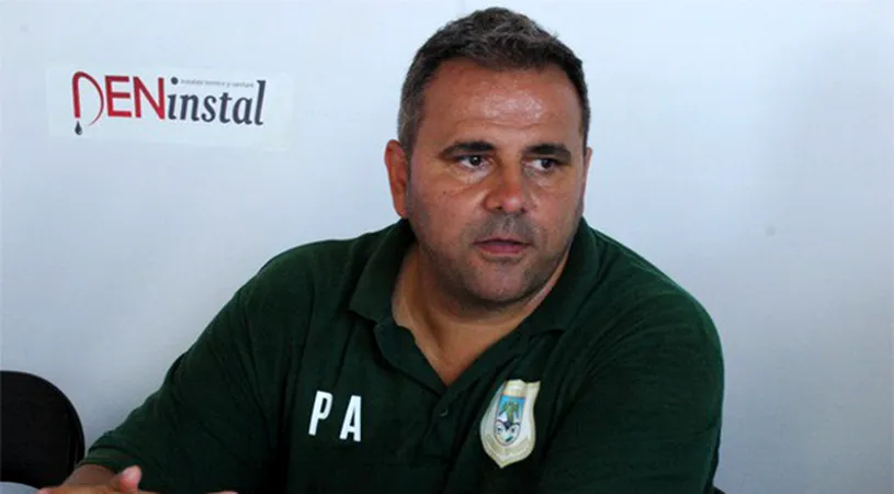 Pelici își felicită mereu jucătorii: 