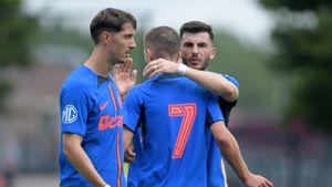 Cine transmite la TV FCSB - Utrecht