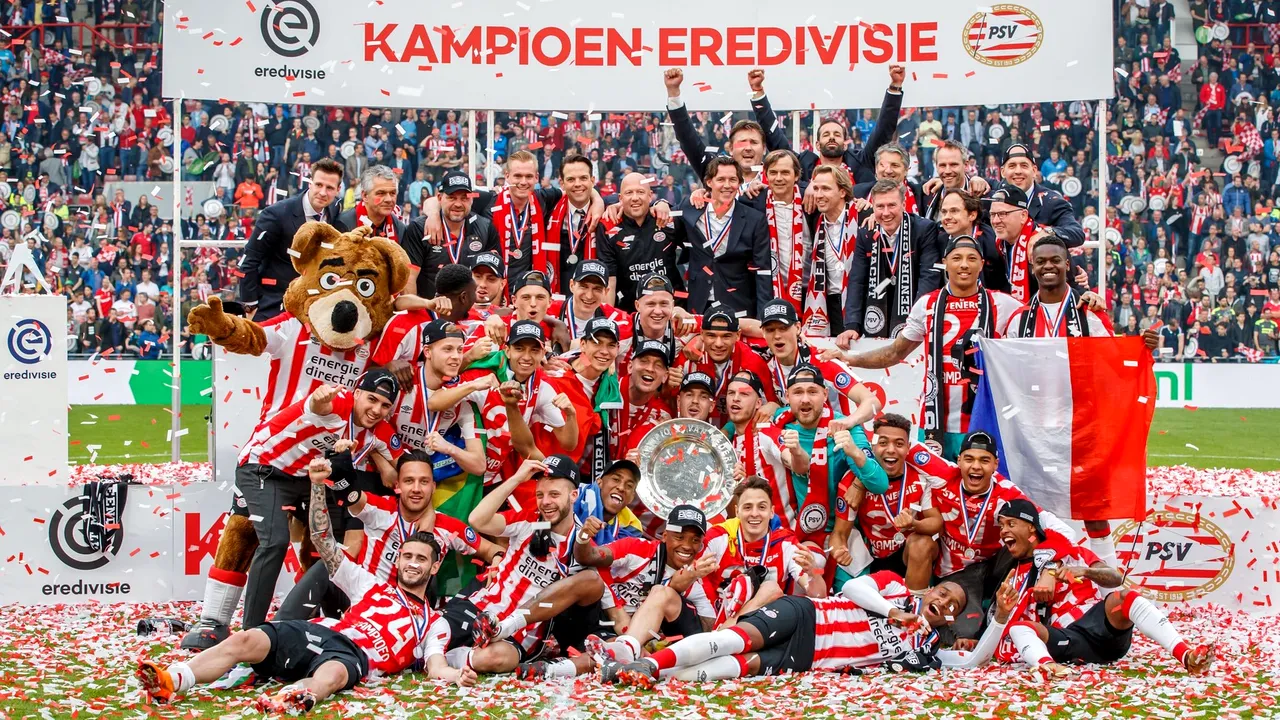 FOTO | PSV, campioană cu stil! A câștigat al treilea titlu din ultimii patru ani după o victorie cu 3-0 în fața rivalilor de la Ajax