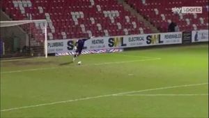 Așa ceva mai rar! Gol ireal marcat de un portar din Anglia | VIDEO