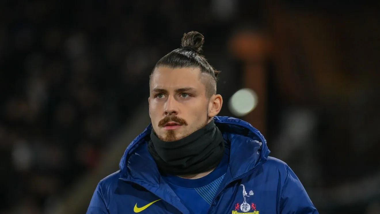 Decizia care îi schimbă statutul lui Radu Drăgușin la Tottenham! Răsturnare de situație