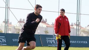 Schimb de replici între Niculescu și Ganea la antrenamentul de ieri:** "Claudiu, gata cu rummy-ul!"