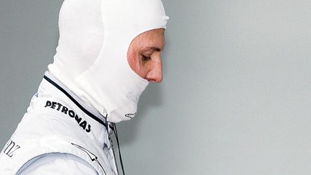 O publicație germană susține că Michael Schumacher "ar fi făcut câțiva pași și își poate ridica mâna"
