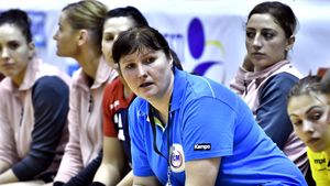 Top 5 știri din handbalul feminin! Cu cine a semnat Luminița Huțupan - Dinu și ce jucătoare străină a învins-o de una singură pe CSM București