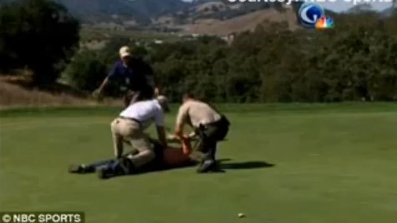 Man down!** Tiger Woods, atacat cu un cârnat pe terenul de golf