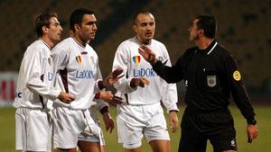 EXCLUSIV | Simbolul Rapidului care a fost la un pas de Steaua! "Banii au făcut diferența". Suma oferită de "vișinii" și amintirile de neprețuit din Giulești: "Prima dată îmi tremura șortul pe mine"