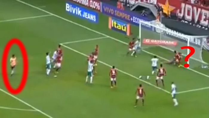 Un portar brazilian a reușit să înscrie un gol de "cascadorii râsului". VIDEO - De neînțeles ce au făcut adversarii