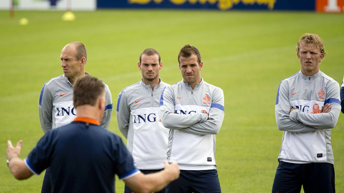 Van Gaal schimbă liniile. Patru jucători noi în lotul Olandei pentru amicalul cu Franța