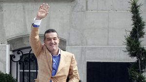 Becali: "Lăcătuș e încântat de lot! Va face o atmosferă extraordinară"