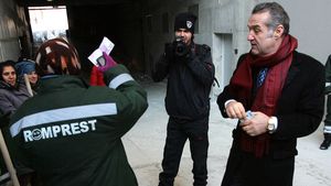 Steaua așteaptă ultima etapă, Becali a luat deja TITLUL!** Gigi, premiat alături de Crouch, Suarez și Kompany! Declarația NEBUNĂ‚ care i-a adus trofeul