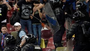 Răspunsul Jandarmeriei la articolul ProSport despre incidentele de la Steaua - Rapid: "Nu au fost oameni răniți din cauza noastră! Persoanele care se simt lezate pot să își exprime nemulțumirile prin petiții sau în instanță"


