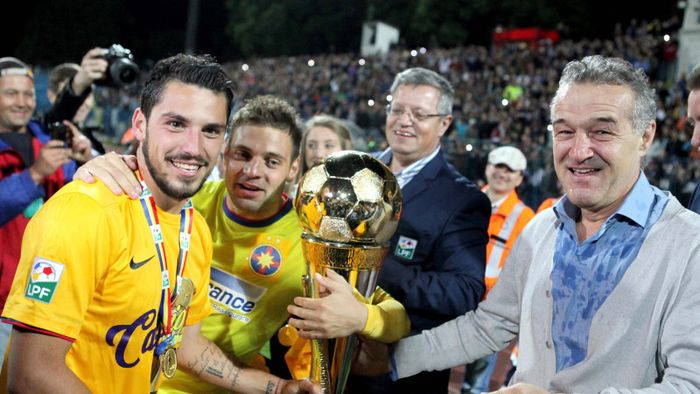 Cum a vrut oficialul lui Poli Iași să strice petrecerea de pe teren a lui FCSB, după ce a cucerit titlul: „Nu mi-a picat bine că au sărbătorit. Nu m-a lăsat primarul!”