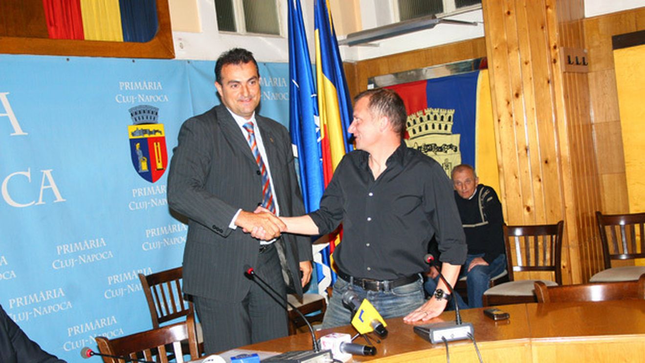 "U" ar fi putut avea antrenor de locul 1!** Munteanu: "Primarul nu m-a vrut, aș fi vrut să rămân la Cluj"