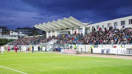 EXCLUSIV | Patronul din Liga 1 care a făcut cinste cu vodcă pentru un transfer care nu s-a mai făcut. "Era cam puțină, vreo 15 ml". Fotbalistul a ajuns la un alt club din România