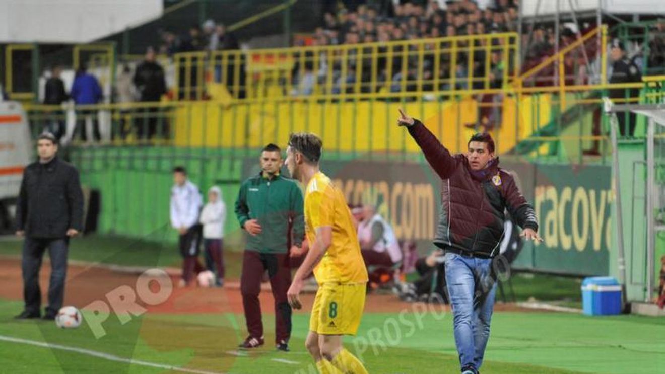 Contra: "Am pierdut deja prea multe puncte. E greu să transferăm un vârf care să dea goluri" Jucătorii aflați la final de contract, "liberi să plece" 