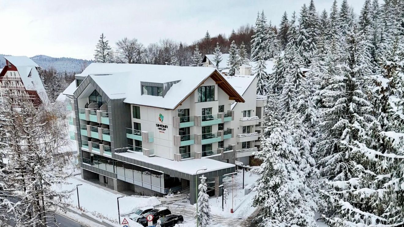 E frumos la ea ca în rai, dar are prețuri ca la Dubai! Cât te costă dacă vrei să stai o noapte la hotelul pe care îl are Simona Halep la Poiana Braşov