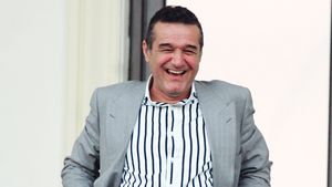 Becali, neafectat de criză