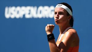"E OK să nu aibă poza mea. Cei de la WTA au una în care am părul scurt, nu-mi place. Este mai bine fără" Doi ani mai târziu, este în semifinalele US Open-ului. Everestul letonei Sevastova, jucătoarea retrasă din tenis în 2013 și învinsă de Halep, la 0, într-o finală de la București