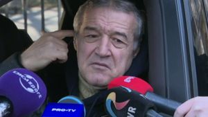 Gigi Becali, categoric după ce a aflat că se discută despre varianta ca CFR Cluj să fie desemnată campioană. „Dacă nu se termină pe teren, ne evacuează”