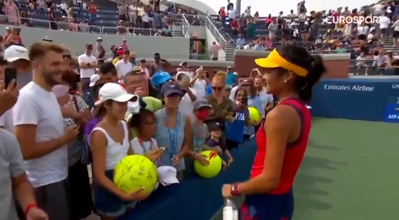 Emma Răducanu, reacție neașteptată când a fost felicitată în limba română după victoria de la US Open! Faza s-a petrecut chiar pe teren | VIDEO