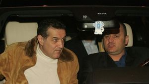 Gigi Becali: "Unu'' jumate'' la echipă și cinci lu'', lu'' Toni!" Mititelu: "Da` e bine și așa!"
