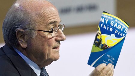 Ce au în comun Blatter, Berlusconi și Charlie Sheen?** Oficialul FIFA își dezvăluie intențiile "necurate" pe un site de socializare :)