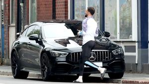 Triunghiul amoros cu fotbalistul milionar a ajuns într-un punct fără precedent. Nevasta a blocat-o pe amantă, după ce aceasta a vrut să se vadă cu ea: „Lasă-mă în pace”