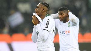 Manchester United și Arsenal Londra se luptă pentru starul Denis Zakaria, de la Monchengladbach!
