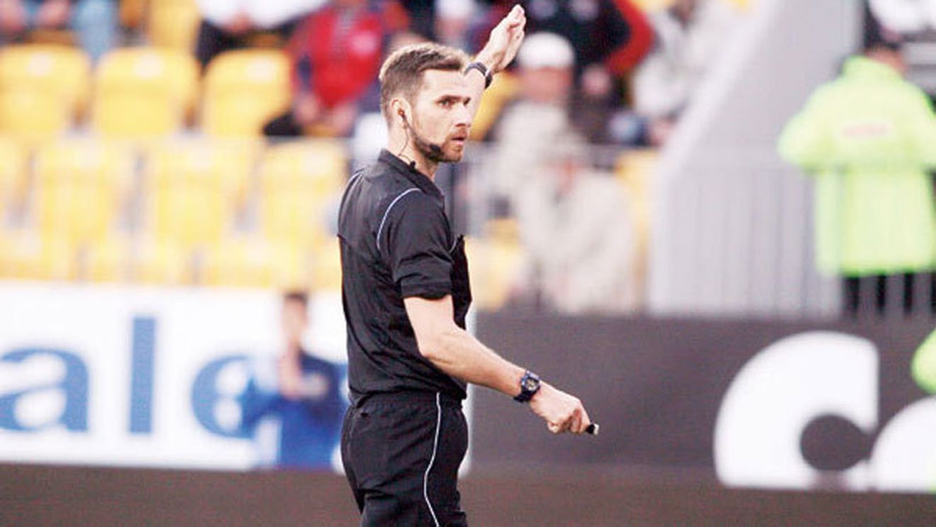 Alexandru Tudor arbitrează meciul Standard Liege - Molde, din play-off-ul Ligii Europa