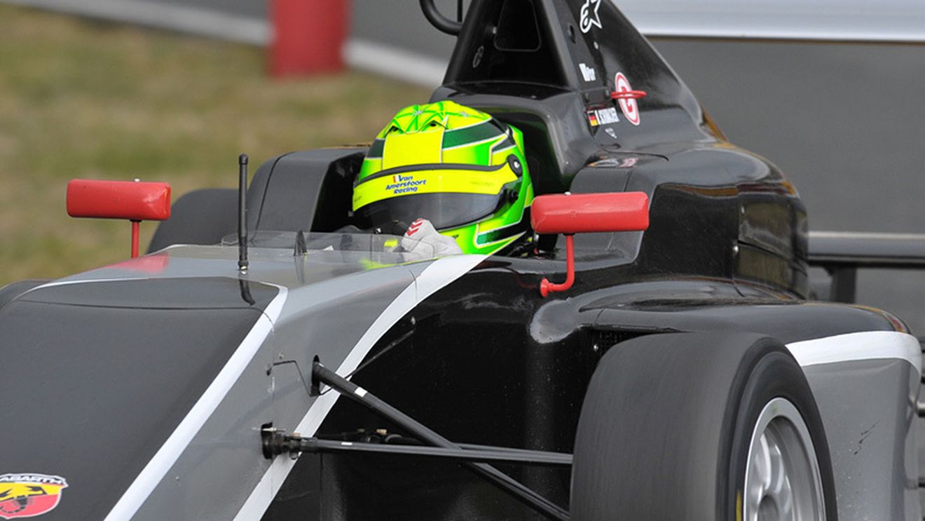 Povara numelui Schumacher: casca lăsată pe cap de Mick. "Sper că totuși poate să se bucure de pilotaj, în ciuda isteriei din jurul lui"