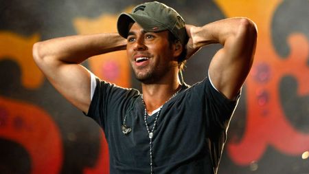 VIDEO** Enrique Iglesias își ține promisiunea: face schi nautic gol după triumful Spaniei la Mondiale!