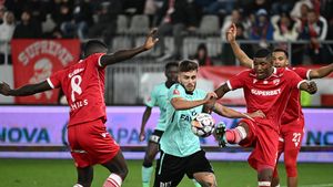 Fabry se dă lovit? A semnat cu Universitatea Cluj și oficialii îl bănuiesc că s-ar fi dat accidentat înainte de UTA - FCSB