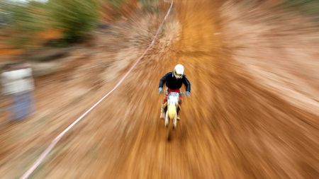 Tragedie în Brașov! A murit strivit de motocicletă, la un concurs de motocros